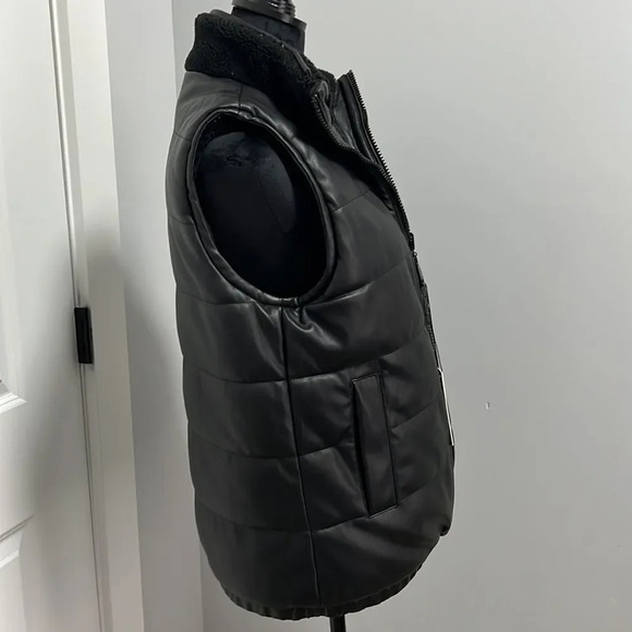 NWT WOMENS FAUX FUR FAUX LEATHER REVERSIBLE VEST size M - Picture 4 of 10